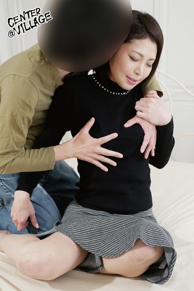 小山内美紗のAVデビューおっぱい揉み