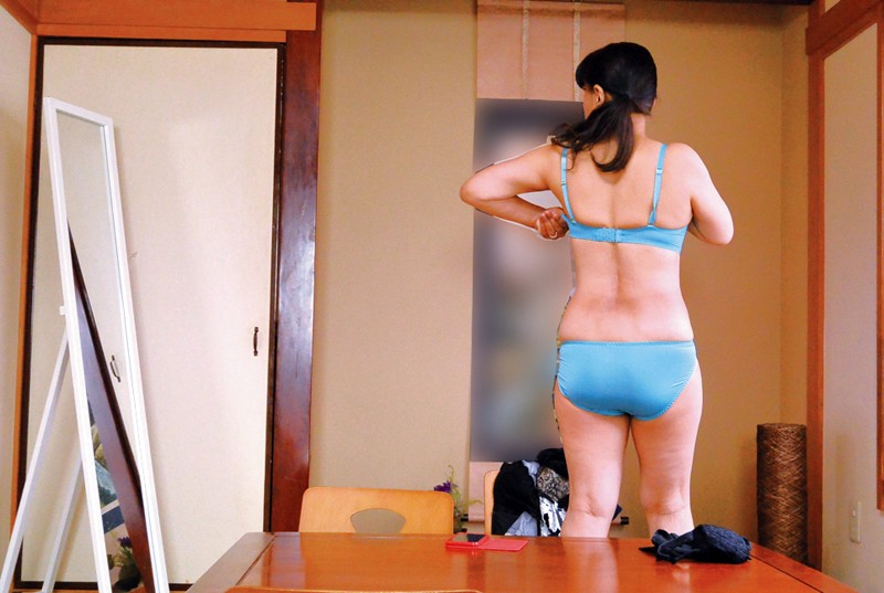 柏木由里子の生着替え