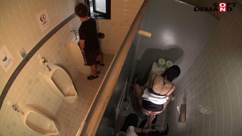 千葉多香子の男子トイレでハメ撮り