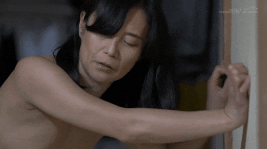 平岡里枝子の剛毛GIFエロ画像